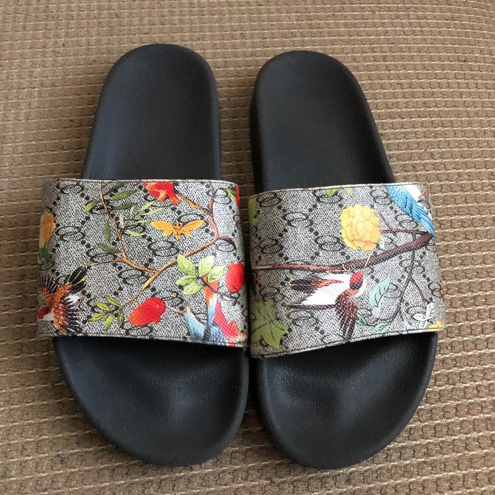 Nonbranded Women's Multicolor Slides.
